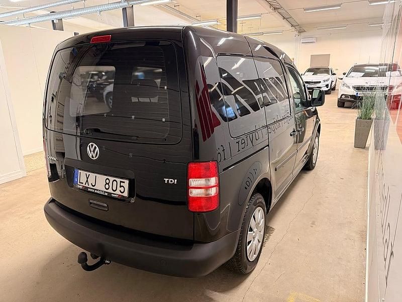 Begagnad VW Caddy Life 75 HK (55 kW) 2011 Svart Minibuss