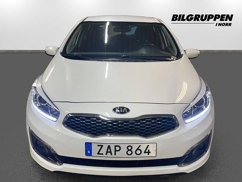 Begagnad Kia Ceed 101 HK (74 kW) 2017 Vit Halvkombi