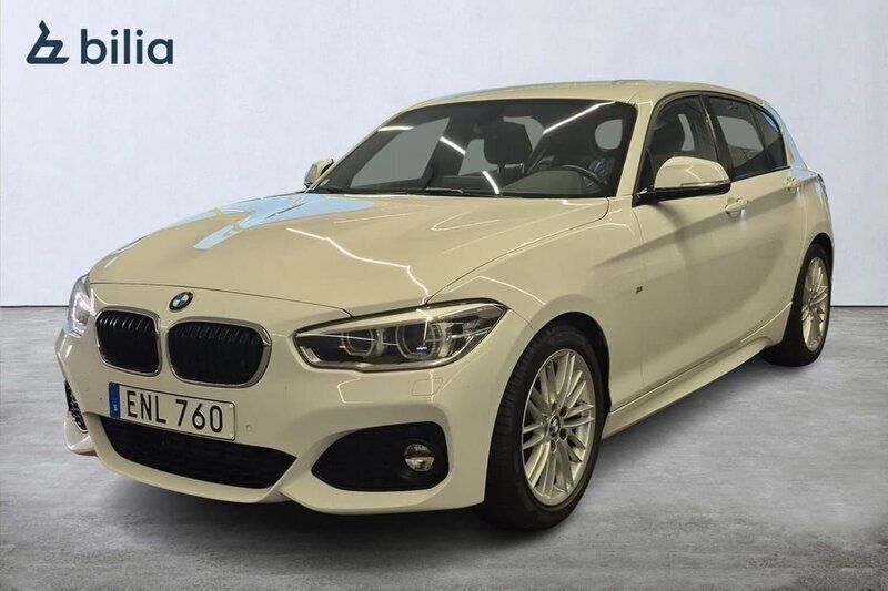 Vit Begagnad 2018 BMW 118 M Sport Halvkombi | 189 000 kr (Marknadspris) - Bild 1/4