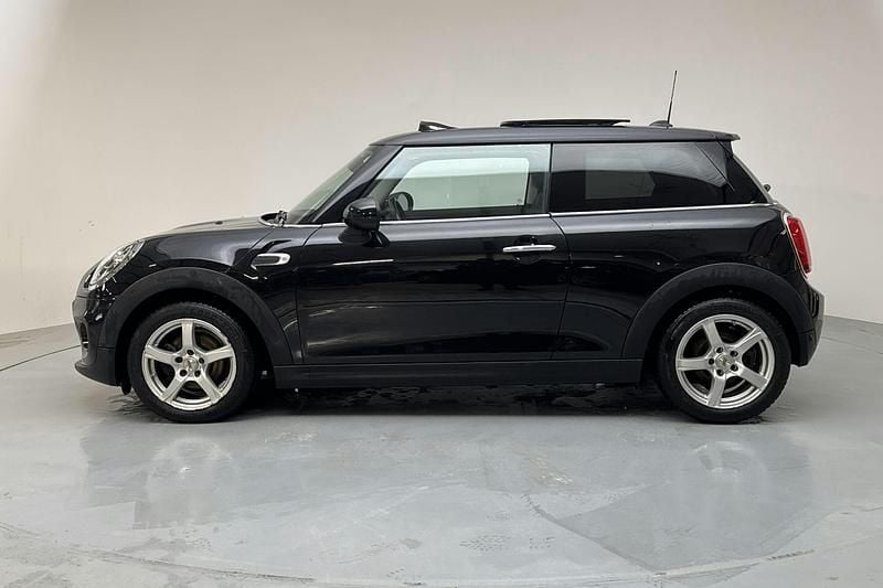 Begagnad Mini Cooper Pepper 136 HK (100 kW) 2019 Svart Halvkombi