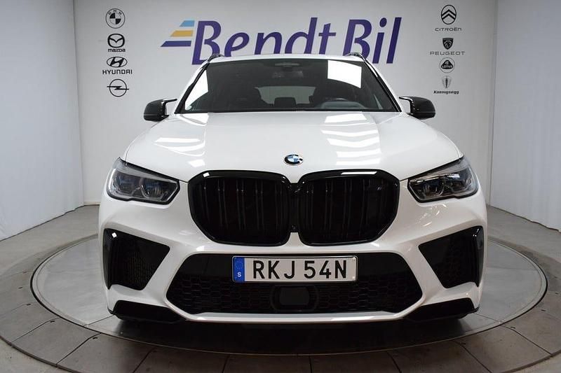 Begagnad BMW X5 M Comfort Edition 626 HK (460 kW) 2021 Mineral white metallic SUV