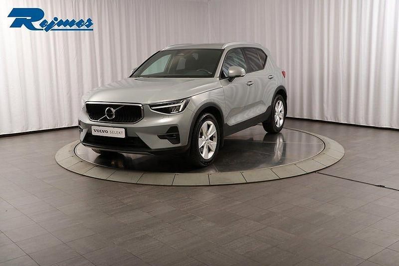 Silver Begagnad 2023 Volvo XC40 Core SUV | 329 900 kr (Marknadspris) - Bild 1/4