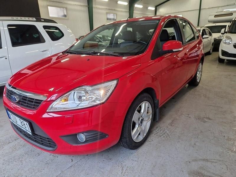 Begagnad Ford Focus Platinum 90 HK (66 kW) 2010 Röd