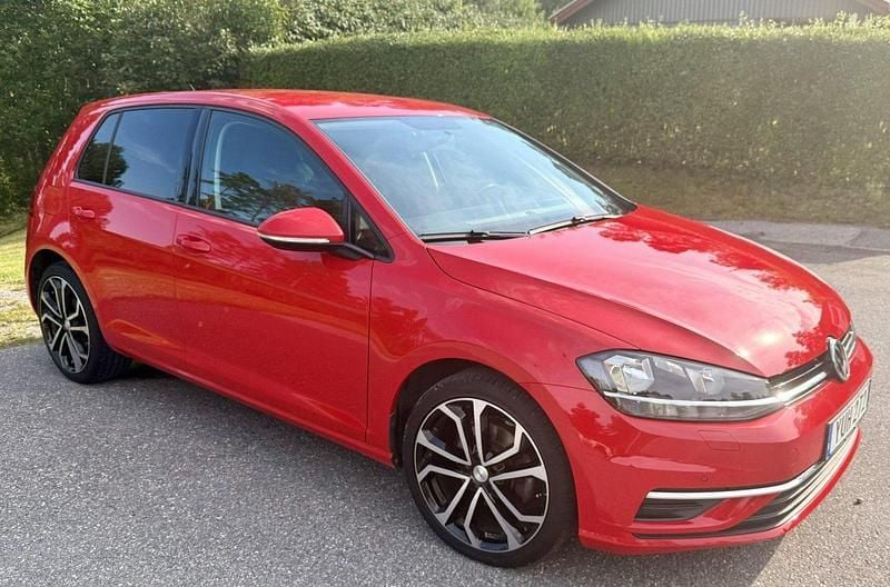 Röd Begagnad 2019 VW Golf VII Halvkombi | 155 000 kr (Marknadspris) - Bild 1/4