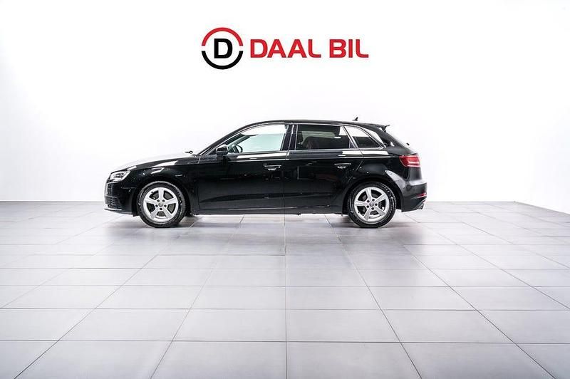 Svart Begagnad 2017 Audi A3 Proline SUV | 209 700 kr (Marknadspris) - Bild 1/4
