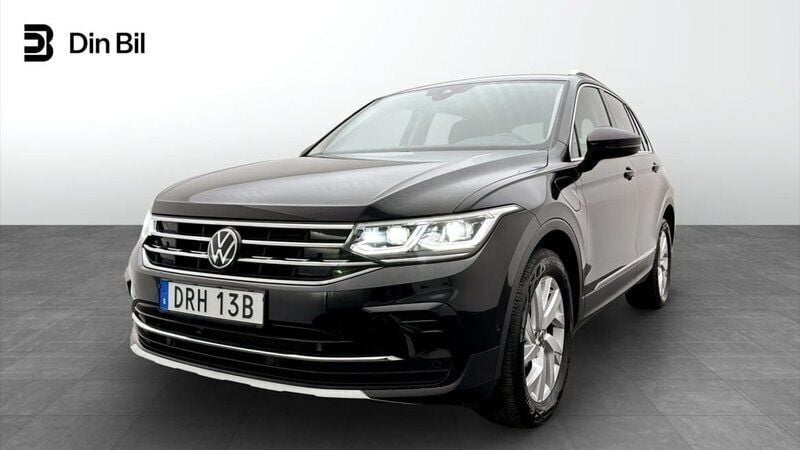 Svart Begagnad 2023 VW Tiguan Elegance SUV | 399 900 kr (Marknadspris) - Bild 1/4