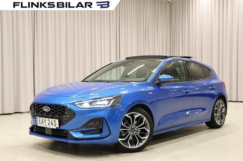 Blå Begagnad 2023 Ford Focus ST-Line X Halvkombi | 349 800 kr - Bild 1/4