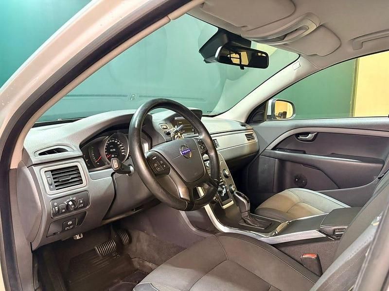 Begagnad Volvo V70 Kinetic 180 HK (132 kW) 2014 Silver Kombi