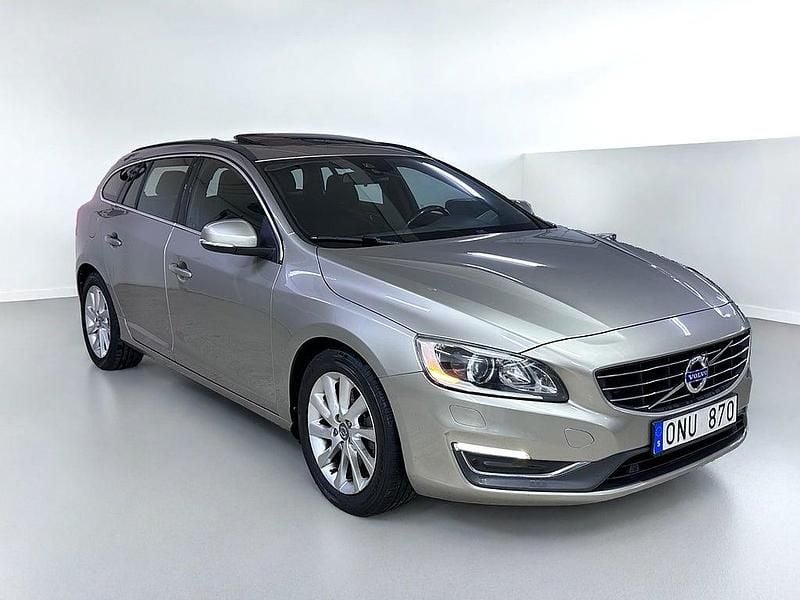 Begagnad Volvo V60 Momentum 181 HK (133 kW) 2013 Brun Kombi