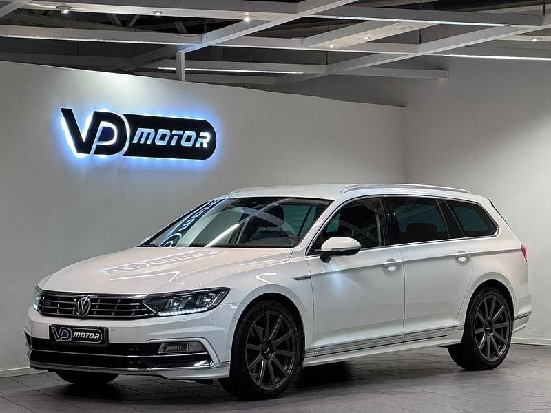 Vit Begagnad 2017 VW Passat GT Kombi | 189 700 kr (Marknadspris) - Bild 1/4