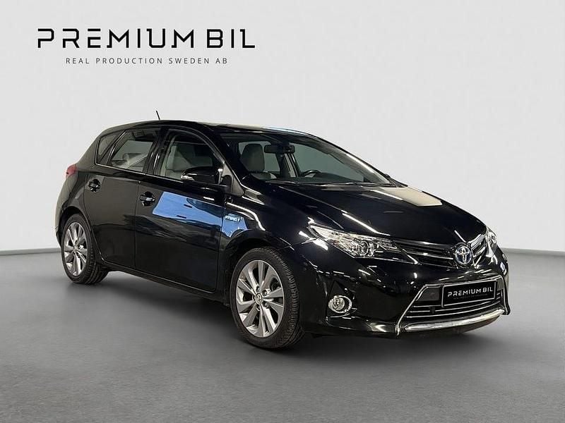 Begagnad Toyota Auris Hybrid Executive 136 HK (100 kW) 2013 Svart Halvkombi