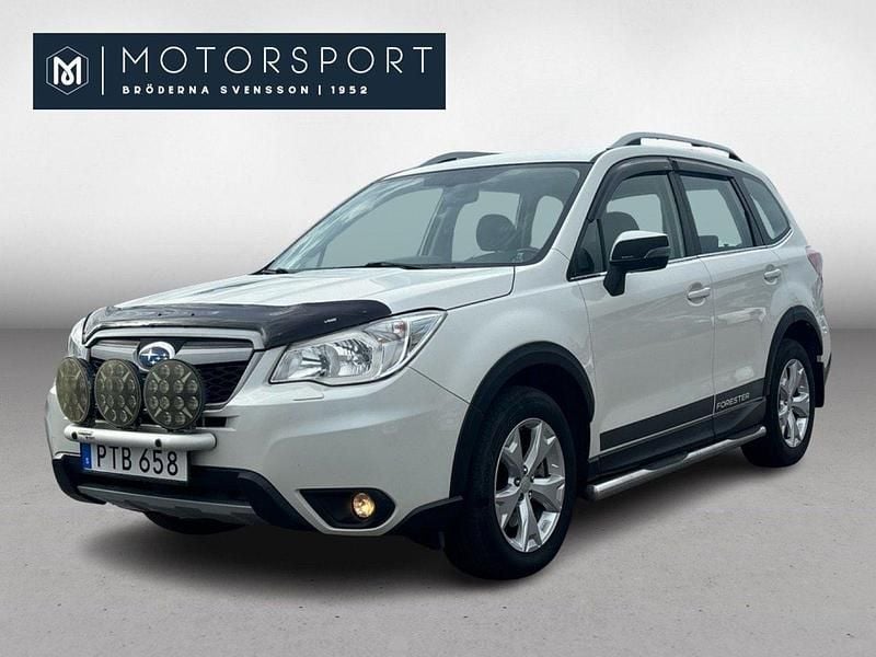 Vit Begagnad 2015 Subaru Forester SUV | 174 900 kr (Marknadspris) - Bild 1/3