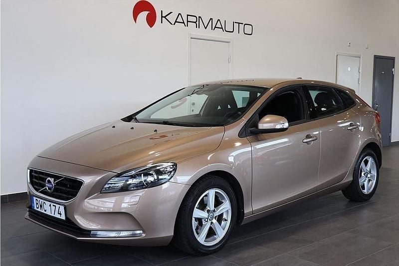 Brun Begagnad 2014 Volvo V40 Kombi | 134 900 kr (Marknadspris) - Bild 1/4