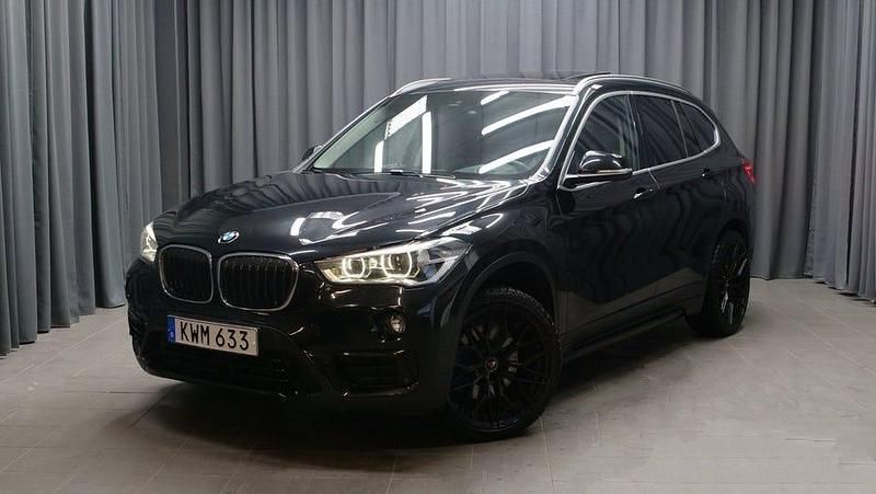 Svart Begagnad 2016 BMW X1 SUV | 199 000 kr (Lite dyr) - Bild 1/4