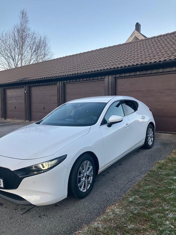 Begagnad 2019 Mazda 3 Halvkombi | 220 000 kr (Marknadspris) - Bild 1/4