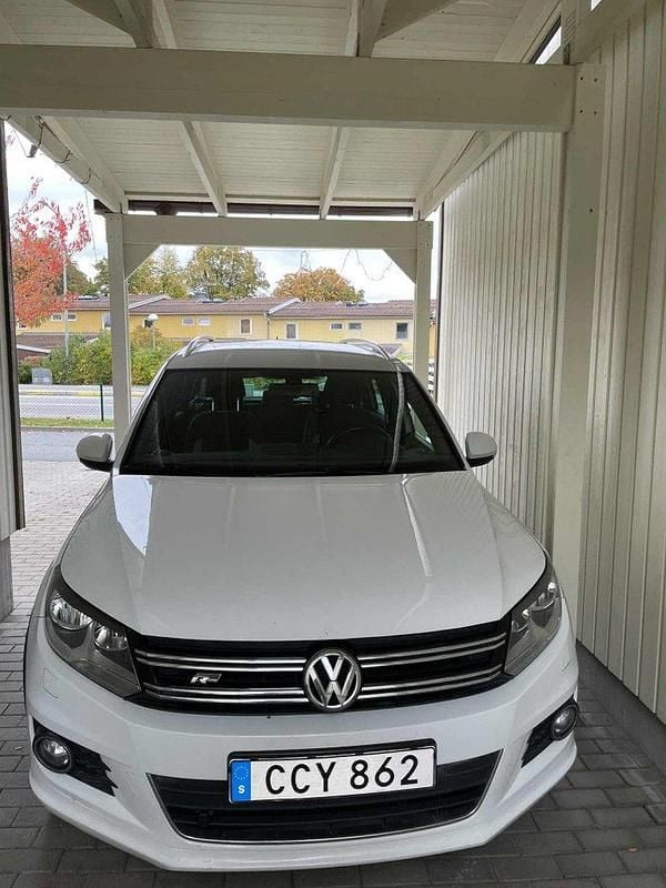 Vit Begagnad 2014 VW Tiguan Sportline SUV | 120 000 kr (Marknadspris) - Bild 1/4