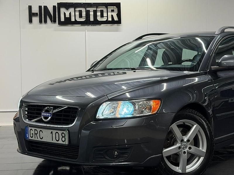 Begagnad Volvo V50 Momentum 177 HK (130 kW) 2011 Grå Kombi