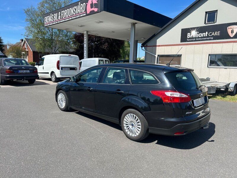 Svart Begagnad 2014 Ford Focus Trend Kombi | 59 900 kr (Marknadspris) - Bild 1/4