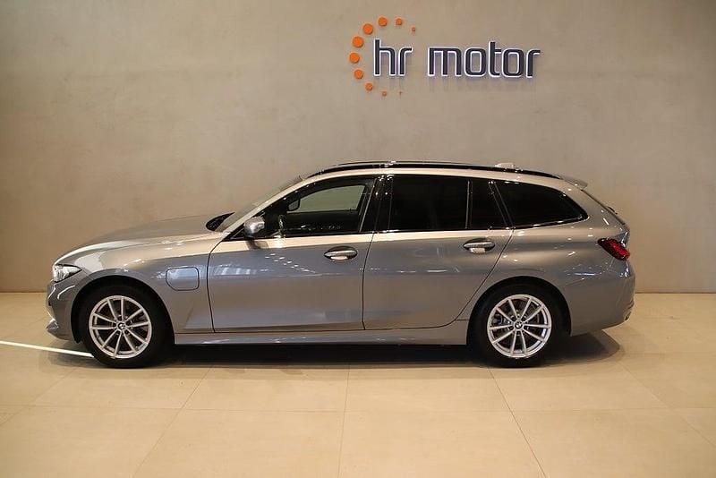 Begagnad BMW 330e 184 HK (135 kW) 2023 Grå Kombi