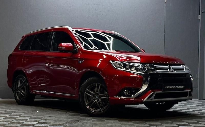 Begagnad Mitsubishi Outlander 224 HK (164 kW) 2020 Röd SUV
