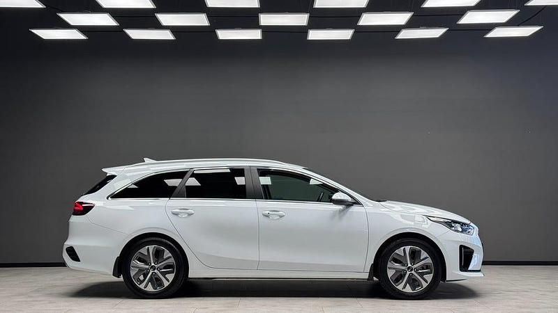 Begagnad Kia Ceed Sportswagon 141 HK (103 kW) 2021 Vit Kombi