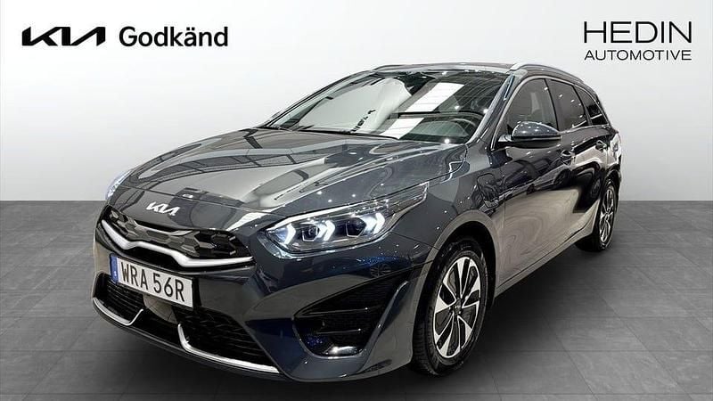 Grå Begagnad 2024 Kia Ceed Advance Halvkombi | 309 900 kr (Marknadspris) - Bild 1/4