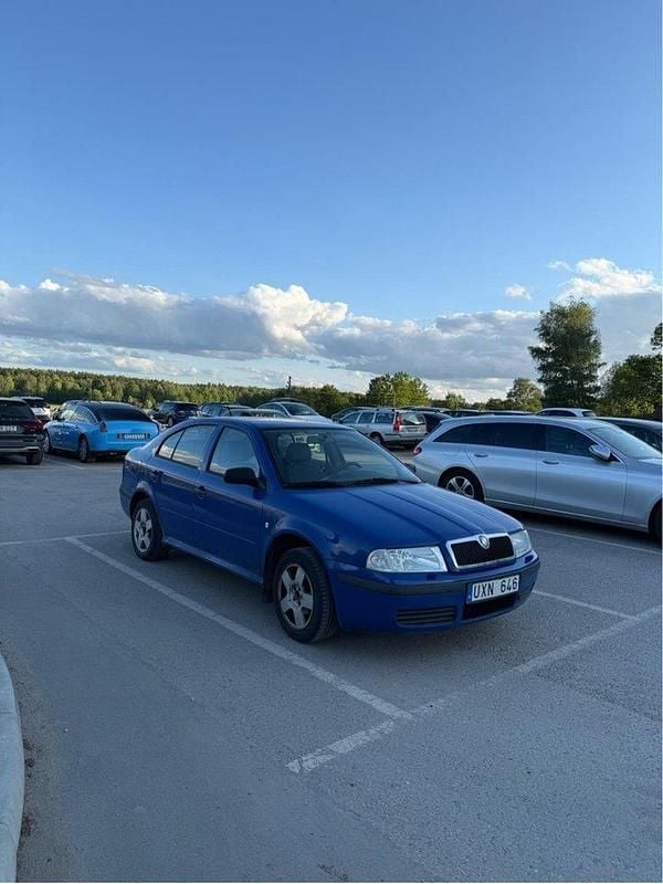 Blå Begagnad 2004 Skoda Octavia Tour Halvkombi | 19 500 kr (Bra pris) - Bild 1/3