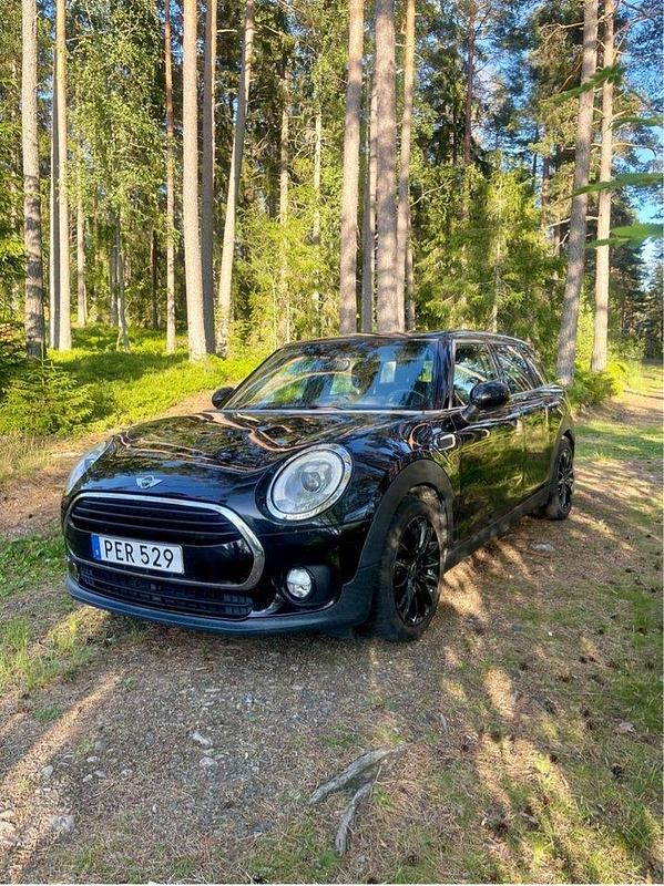 Svart Begagnad 2017 Mini Cooper D Clubman Kombi | 169 000 kr (Marknadspris) - Bild 1/4