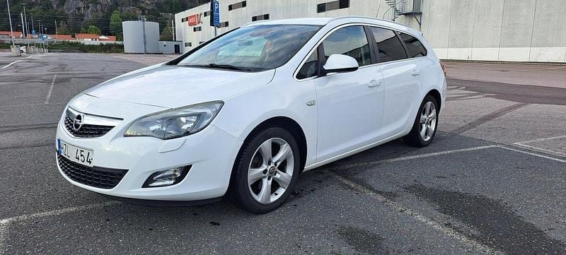 Vit Begagnad 2012 Opel Astra Enjoy Kombi | 37 500 kr (Bra pris) - Bild 1/4