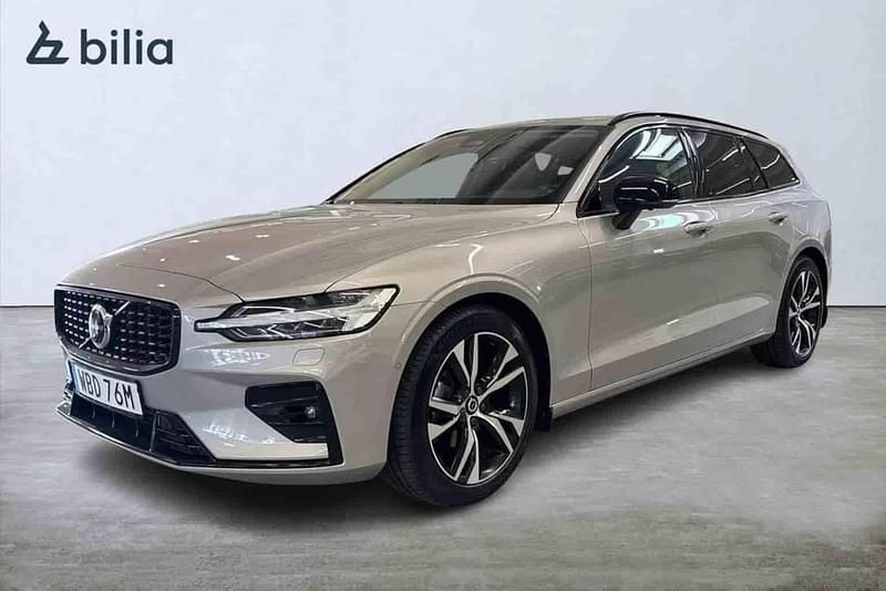 Silver Begagnad 2024 Volvo V60 Plus Kombi | 379 900 kr (Bra pris) - Bild 1/1
