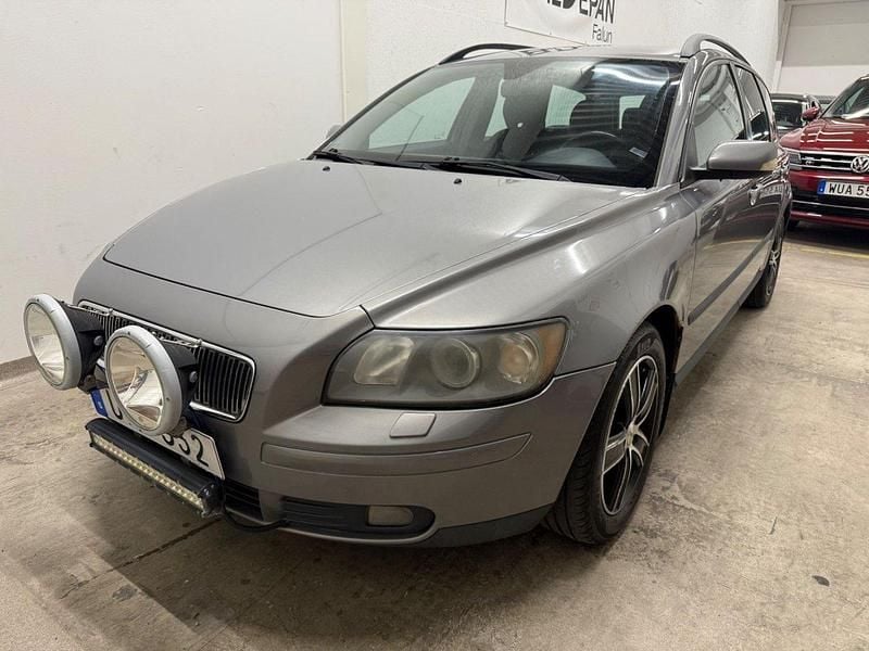 Grå (grå metallic) Begagnad 2004 Volvo V50 Kombi | 14 900 kr (Bra pris) - Bild 1/4