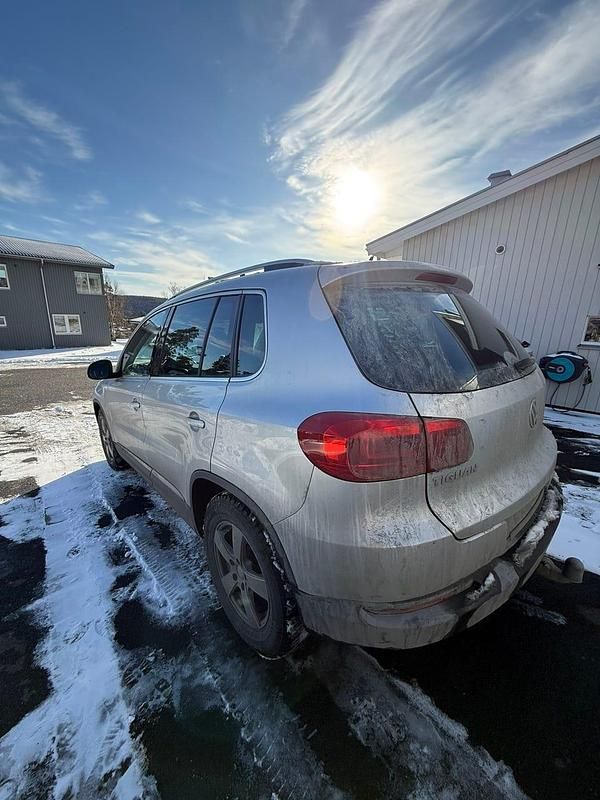 Begagnad VW Tiguan 140 HK (102 kW) 2012 Metallic SUV
