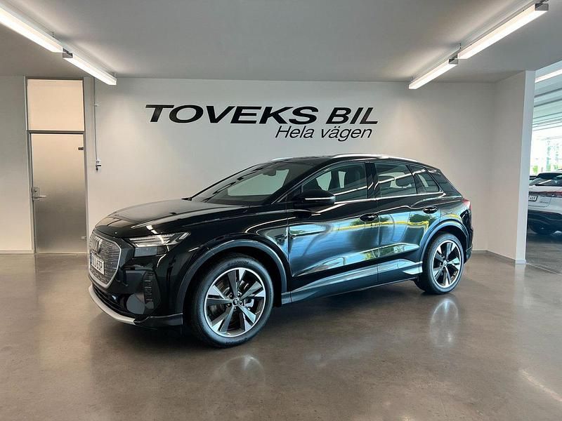 Svart Ny 2024 Audi Q4 e-tron SUV | 599 000 kr - Bild 1/4