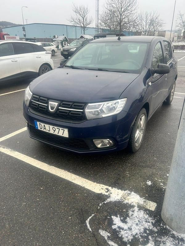 Mörkblå Begagnad 2018 Dacia Sandero | 53 000 kr (Bra pris) - Bild 1/3