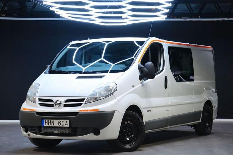 Vit Begagnad 2014 Nissan Primastar Minibuss | 119 900 kr - Bild 1/4