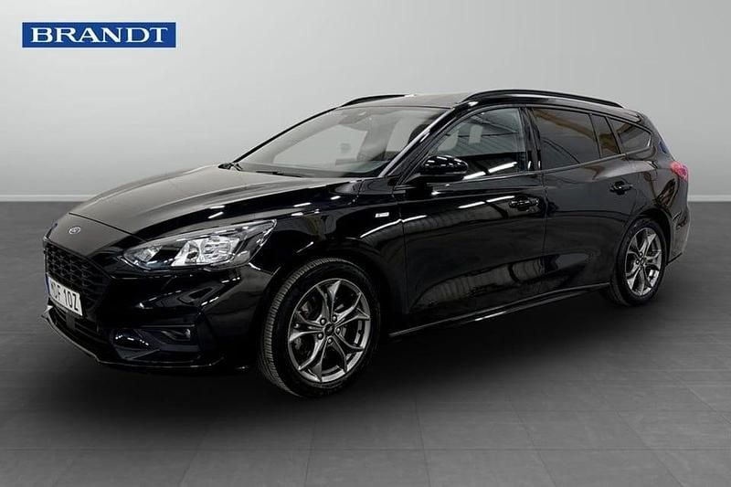 Svart Begagnad 2022 Ford Focus ST-Line Kombi | 209 900 kr (Marknadspris) - Bild 1/4