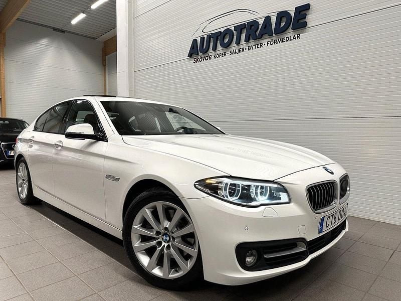 Vit Begagnad 2014 BMW 520 Shadowline Sedan | 179 900 kr (Lite dyr) - Bild 1/4