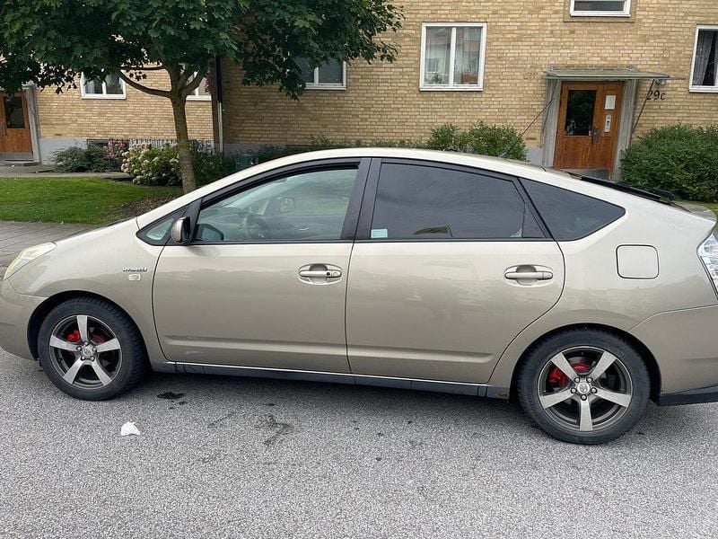 Brun Begagnad 2007 Toyota Prius Halvkombi | 43 000 kr (Marknadspris) - Bild 1/4