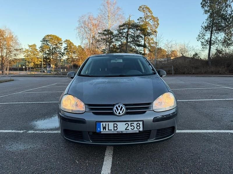 Begagnad 2005 VW Golf IV Halvkombi | 32 000 kr (Lite dyr) - Bild 1/4