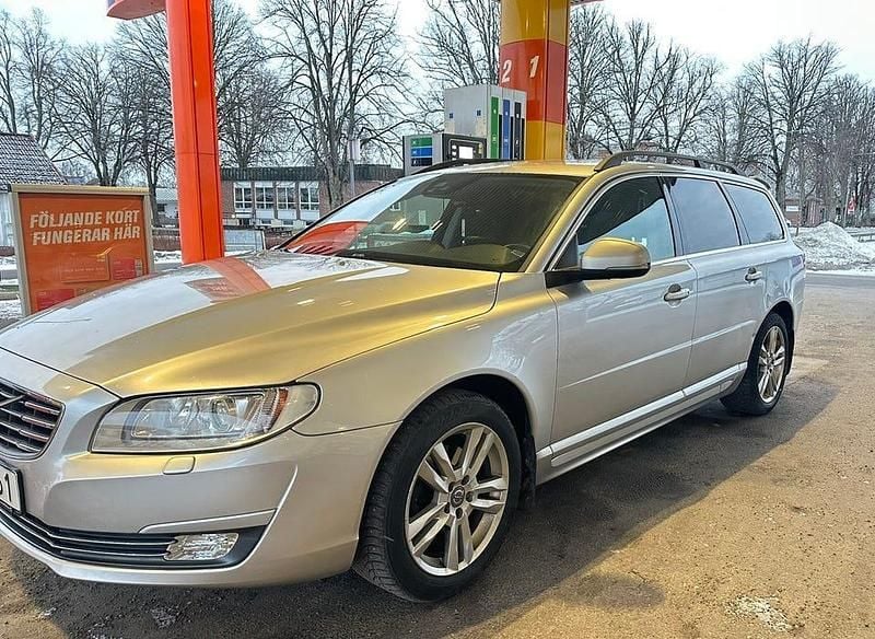 Silver Begagnad 2016 Volvo V70 Kombi | 144 900 kr - Bild 1/4