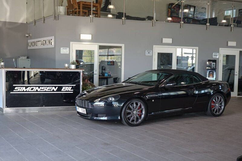 Svart Begagnad 2006 Aston Martin DB9 Cab | 695 000 kr - Bild 1/4
