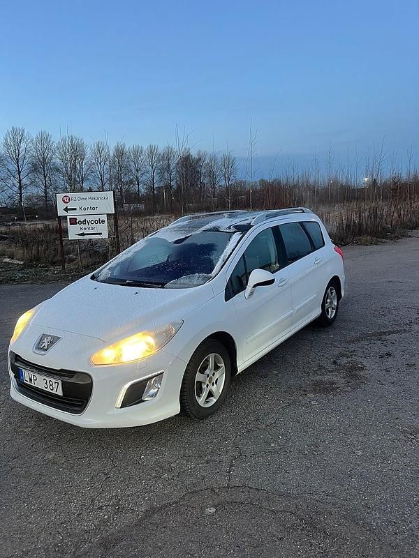Begagnad Peugeot 308 SW 112 HK (82 kW) 2011 Vit Kombi