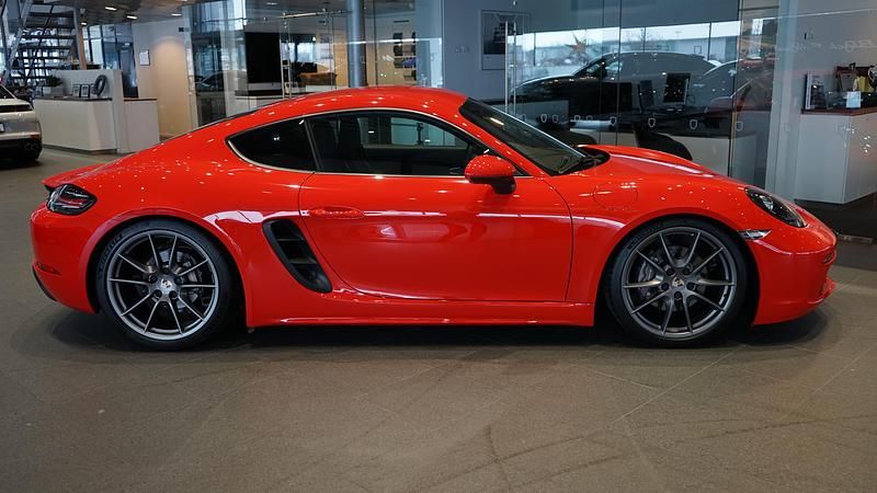 Begagnad Porsche 718 Cayman 303 HK (222 kW) 2019 Röd Sportkupé