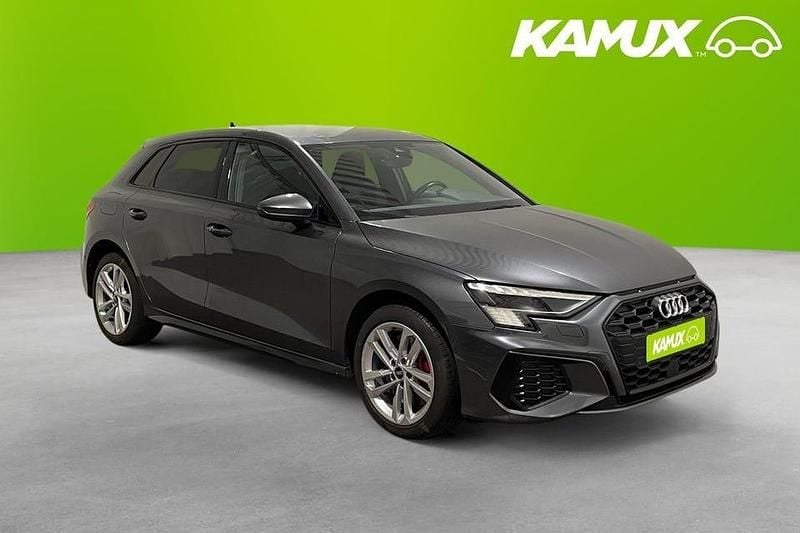 Grå Begagnad 2021 Audi A3 Sportback S-Line Halvkombi | 294 800 kr (Marknadspris) - Bild 1/3