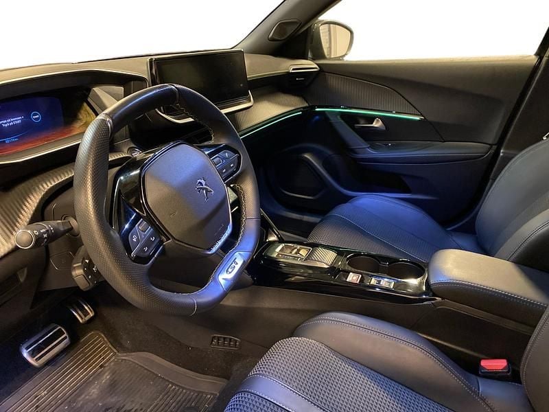 Begagnad Peugeot e-2008 GT 100 kW (137 HK) 2022 Svart SUV