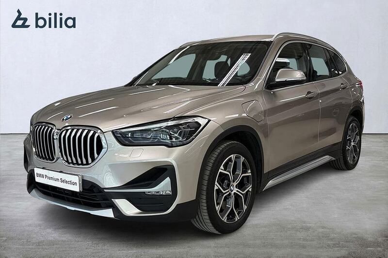 Silver Begagnad 2021 BMW X1 xLine SUV | 309 900 kr (Marknadspris) - Bild 1/4