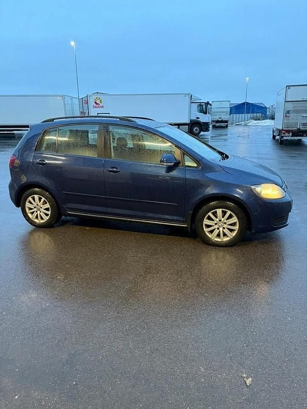 Begagnad VW Golf Plus Cross 105 HK (77 kW) 2012 Minibuss