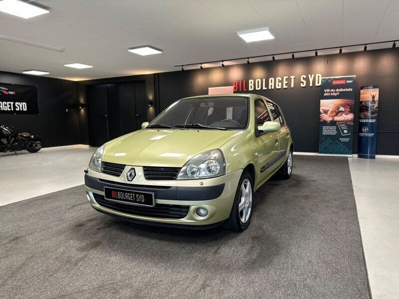 Ljusgrön Begagnad 2004 Renault Clio R.S. SE Halvkombi | 24 900 kr (Dyr) - Bild 1/4