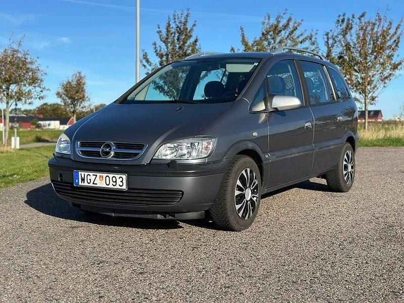 Begagnad Opel Zafira 125 HK (91 kW) 2005 Grå Minibuss