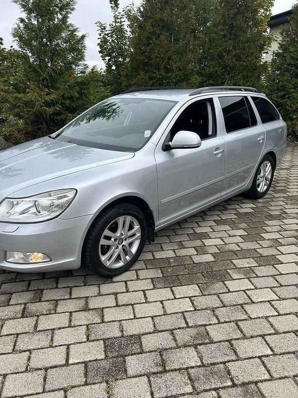 Silver Begagnad 2013 Skoda Octavia Elegance Kombi | 59 000 kr (Bra pris) - Bild 1/4